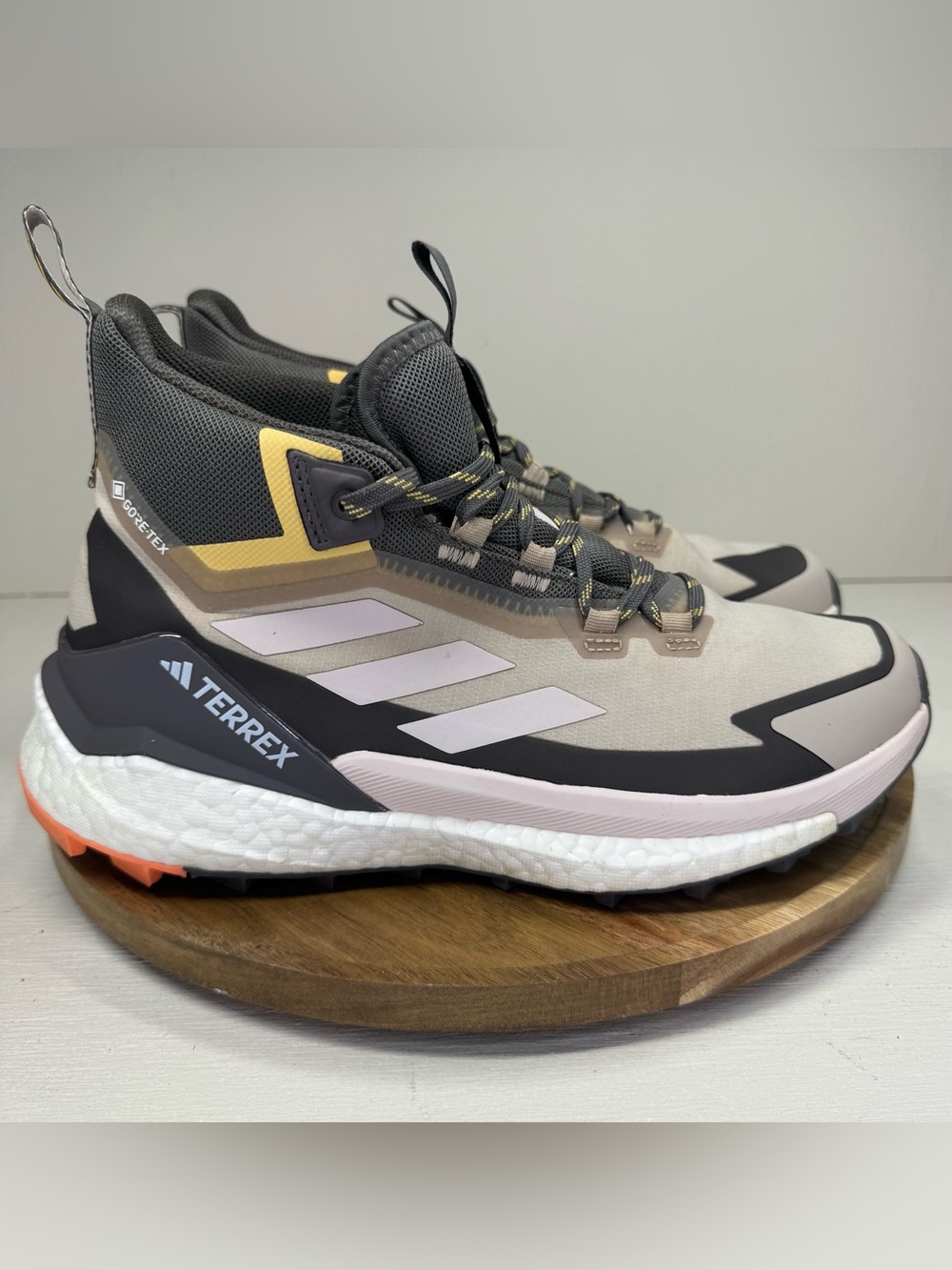 Adidas Terrex Free Hiker 2 Gore-Tex Hiking Shoes Men’s Size 9.5 (LOOK AT PICS)